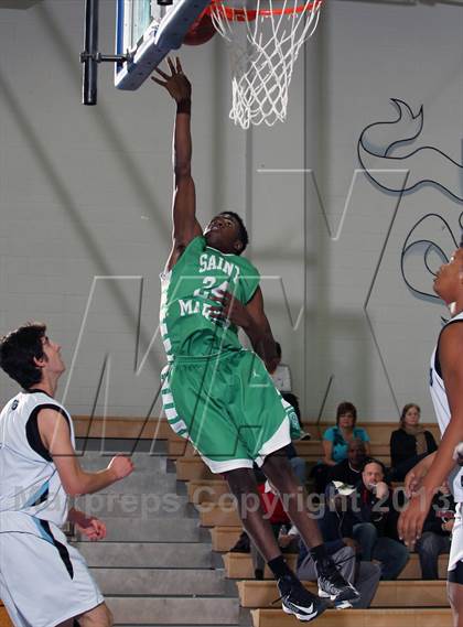 Thumbnail 2 in St. Mary's vs Villa Park (MaxPreps Holiday Classic) photogallery.