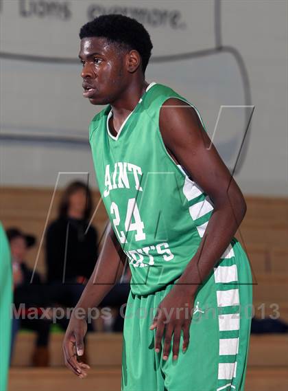 Thumbnail 1 in St. Mary's vs Villa Park (MaxPreps Holiday Classic) photogallery.