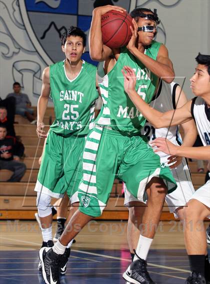 Thumbnail 3 in St. Mary's vs Villa Park (MaxPreps Holiday Classic) photogallery.