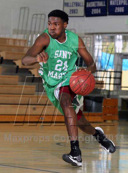 Thumbnail 3 in St. Mary's vs Villa Park (MaxPreps Holiday Classic) photogallery.