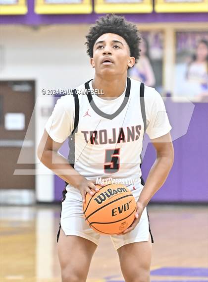 Thumbnail 2 in Dysart vs Paradise Valley (Fear the Hop Thanksgiving Tournament) photogallery.