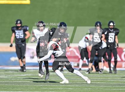 Thumbnail 3 in Limon vs. Strasburg (CHSAA 1A State Final) photogallery.