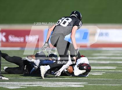 Thumbnail 2 in Limon vs. Strasburg (CHSAA 1A State Final) photogallery.