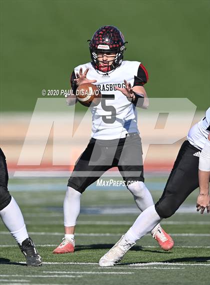 Thumbnail 3 in Limon vs. Strasburg (CHSAA 1A State Final) photogallery.