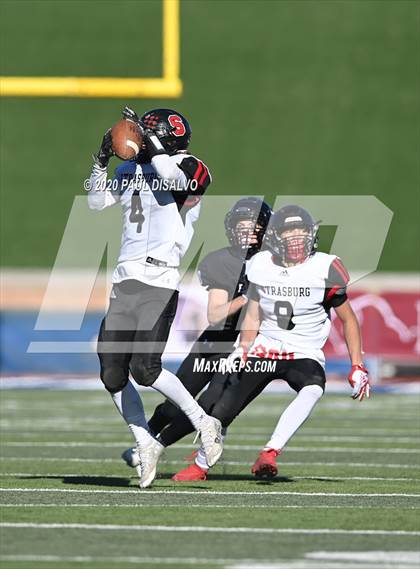 Thumbnail 1 in Limon vs. Strasburg (CHSAA 1A State Final) photogallery.