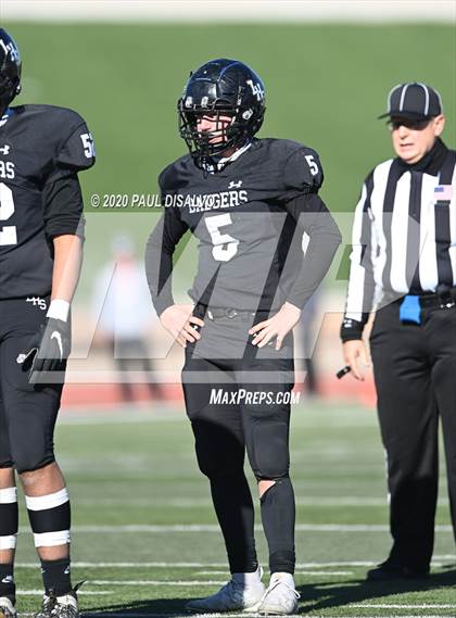 Thumbnail 2 in Limon vs. Strasburg (CHSAA 1A State Final) photogallery.