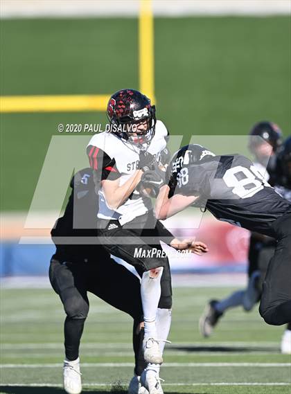 Thumbnail 2 in Limon vs. Strasburg (CHSAA 1A State Final) photogallery.