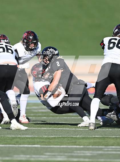 Thumbnail 3 in Limon vs. Strasburg (CHSAA 1A State Final) photogallery.
