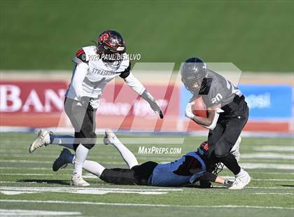 Thumbnail 2 in Limon vs. Strasburg (CHSAA 1A State Final) photogallery.