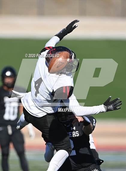 Thumbnail 3 in Limon vs. Strasburg (CHSAA 1A State Final) photogallery.