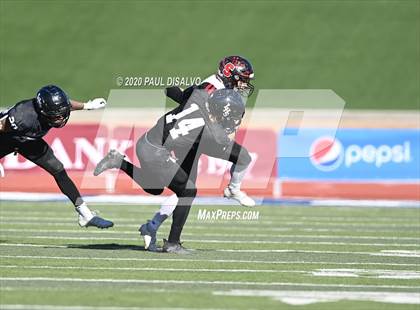 Thumbnail 2 in Limon vs. Strasburg (CHSAA 1A State Final) photogallery.