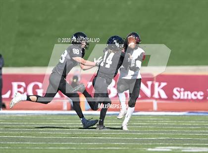 Thumbnail 1 in Limon vs. Strasburg (CHSAA 1A State Final) photogallery.