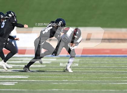 Thumbnail 2 in Limon vs. Strasburg (CHSAA 1A State Final) photogallery.