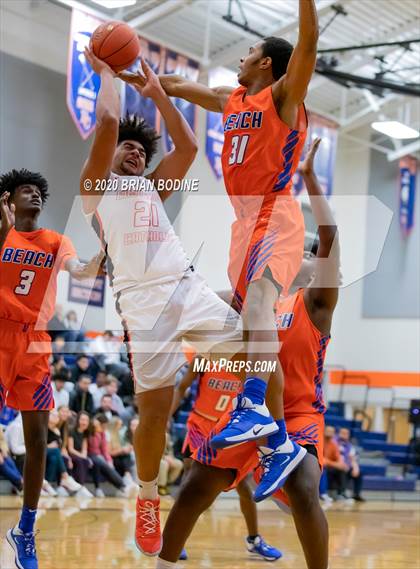 Thumbnail 2 in Rainier Beach @ Eastside Catholic photogallery.