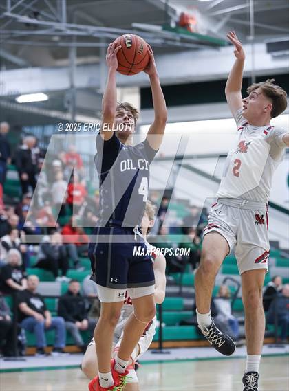 Thumbnail 1 in Oil City vs Slippery Rock (PIAA D10 4A 5th Place Bracket) photogallery.