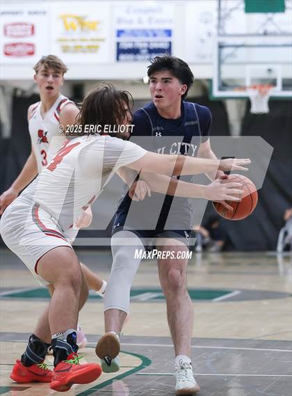 Thumbnail 1 in Oil City vs Slippery Rock (PIAA D10 4A 5th Place Bracket) photogallery.