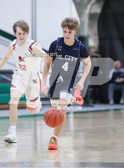 Thumbnail 2 in Oil City vs Slippery Rock (PIAA D10 4A 5th Place Bracket) photogallery.