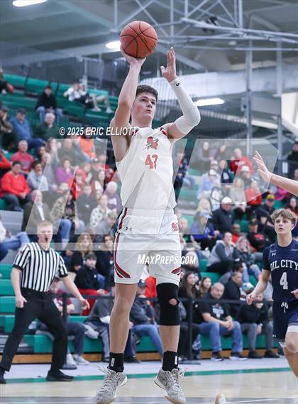 Thumbnail 1 in Oil City vs Slippery Rock (PIAA D10 4A 5th Place Bracket) photogallery.