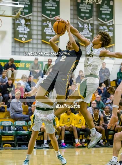 Thumbnail 2 in Mission Bay vs Santa Barbara (CIF D1 State Playoffs) photogallery.