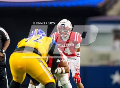 Thumbnail 2 in La Vega vs. Carthage (UIL 4A Division II Football Final) photogallery.
