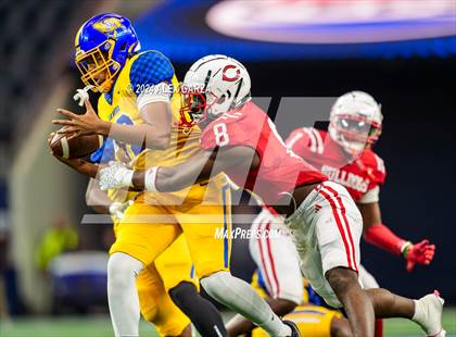 Thumbnail 2 in La Vega vs. Carthage (UIL 4A Division II Football Final) photogallery.