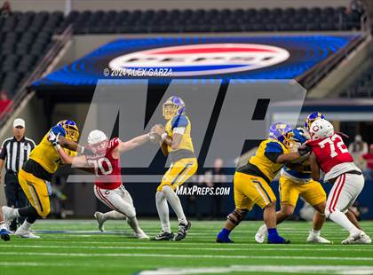 Thumbnail 3 in La Vega vs. Carthage (UIL 4A Division II Football Final) photogallery.