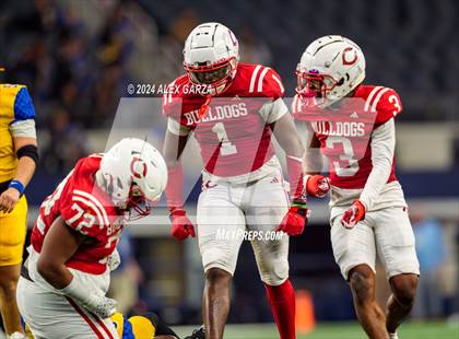 Thumbnail 1 in La Vega vs. Carthage (UIL 4A Division II Football Final) photogallery.