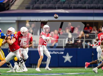 Thumbnail 3 in La Vega vs. Carthage (UIL 4A Division II Football Final) photogallery.