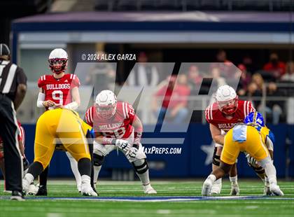 Thumbnail 2 in La Vega vs. Carthage (UIL 4A Division II Football Final) photogallery.