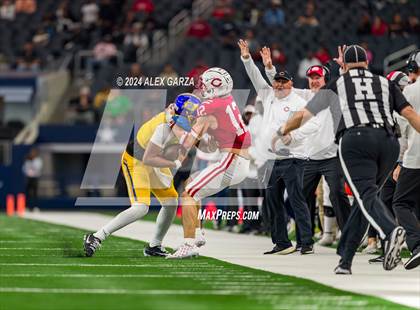 Thumbnail 2 in La Vega vs. Carthage (UIL 4A Division II Football Final) photogallery.