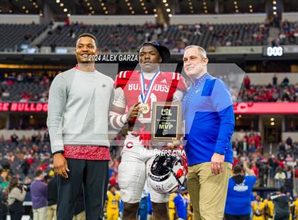 Thumbnail 2 in La Vega vs. Carthage (UIL 4A Division II Football Final) photogallery.