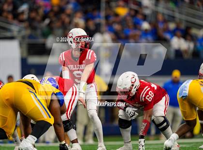 Thumbnail 1 in La Vega vs. Carthage (UIL 4A Division II Football Final) photogallery.