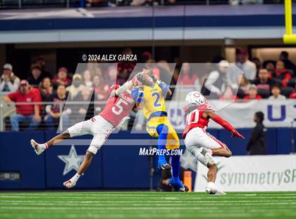Thumbnail 1 in La Vega vs. Carthage (UIL 4A Division II Football Final) photogallery.