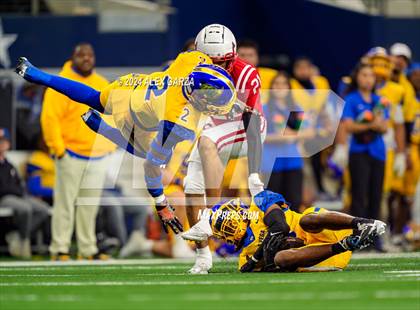 Thumbnail 1 in La Vega vs. Carthage (UIL 4A Division II Football Final) photogallery.