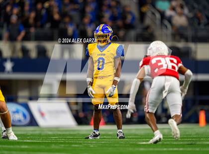 Thumbnail 3 in La Vega vs. Carthage (UIL 4A Division II Football Final) photogallery.