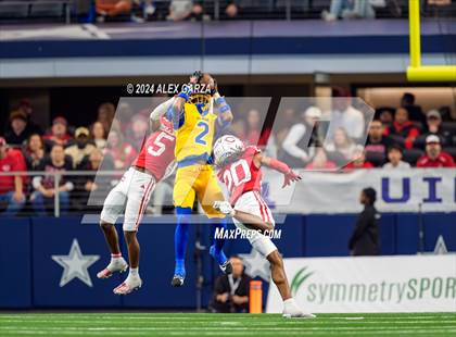 Thumbnail 3 in La Vega vs. Carthage (UIL 4A Division II Football Final) photogallery.