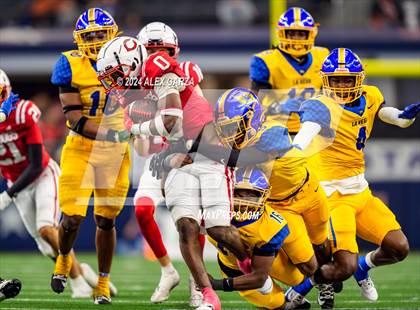 Thumbnail 2 in La Vega vs. Carthage (UIL 4A Division II Football Final) photogallery.