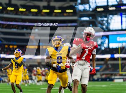 Thumbnail 3 in La Vega vs. Carthage (UIL 4A Division II Football Final) photogallery.
