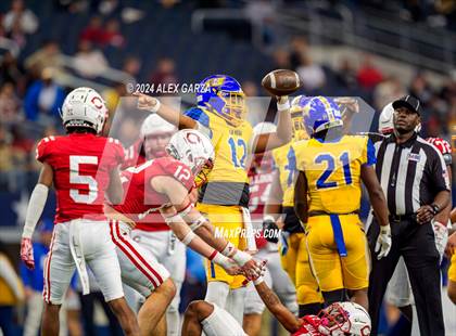 Thumbnail 1 in La Vega vs. Carthage (UIL 4A Division II Football Final) photogallery.