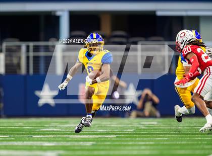 Thumbnail 2 in La Vega vs. Carthage (UIL 4A Division II Football Final) photogallery.