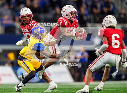 Thumbnail 2 in La Vega vs. Carthage (UIL 4A Division II Football Final) photogallery.