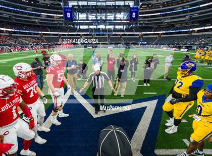 Thumbnail 3 in La Vega vs. Carthage (UIL 4A Division II Football Final) photogallery.