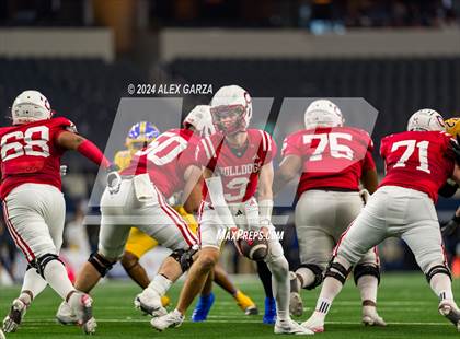 Thumbnail 2 in La Vega vs. Carthage (UIL 4A Division II Football Final) photogallery.