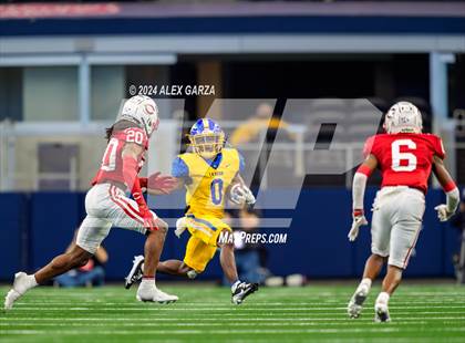 Thumbnail 1 in La Vega vs. Carthage (UIL 4A Division II Football Final) photogallery.