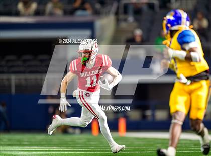 Thumbnail 2 in La Vega vs. Carthage (UIL 4A Division II Football Final) photogallery.