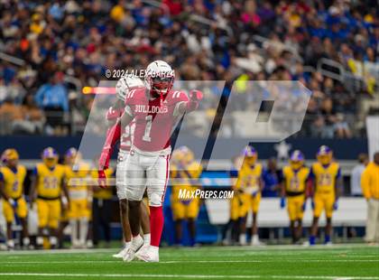 Thumbnail 1 in La Vega vs. Carthage (UIL 4A Division II Football Final) photogallery.