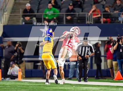 Thumbnail 1 in La Vega vs. Carthage (UIL 4A Division II Football Final) photogallery.