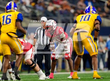 Thumbnail 3 in La Vega vs. Carthage (UIL 4A Division II Football Final) photogallery.
