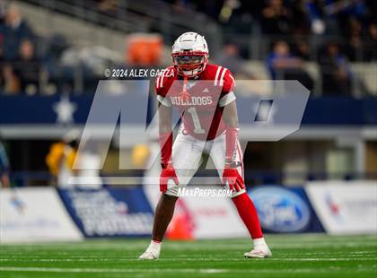 Thumbnail 2 in La Vega vs. Carthage (UIL 4A Division II Football Final) photogallery.