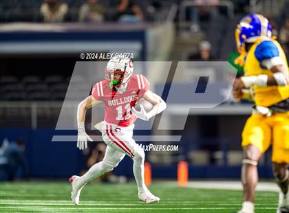 Thumbnail 1 in La Vega vs. Carthage (UIL 4A Division II Football Final) photogallery.